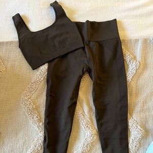 SET ACTIVE SCULPTFLEX bra and leggings set in espresso